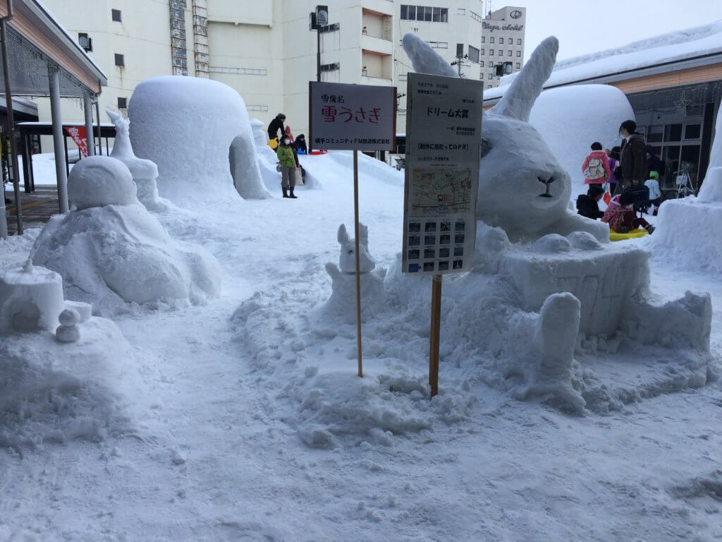 横手の雪像